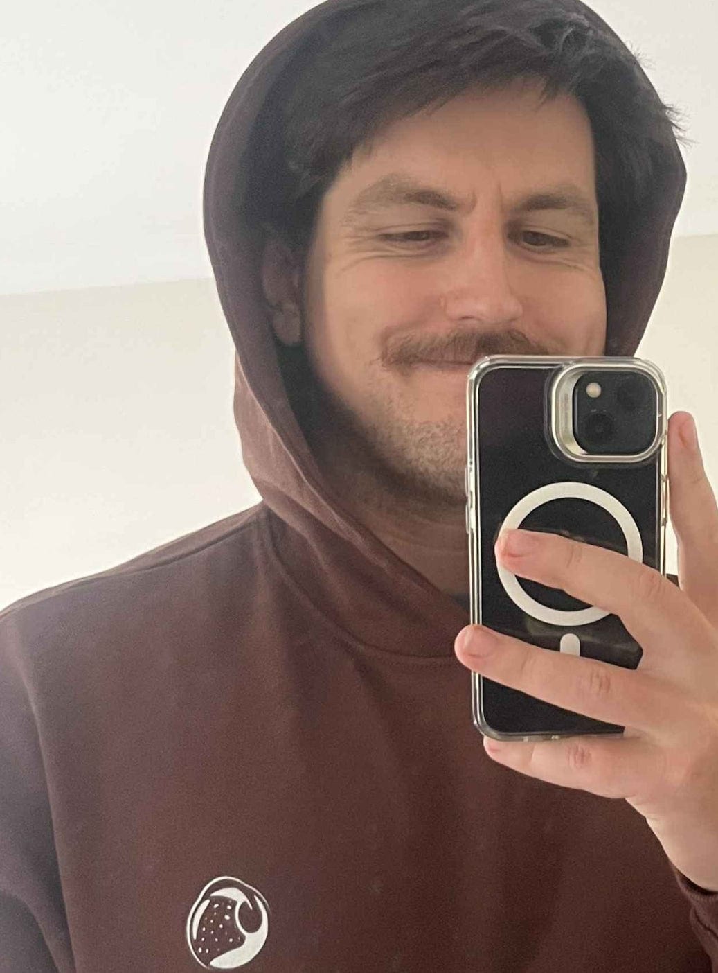 HM1 hoodie in brown, hood up
